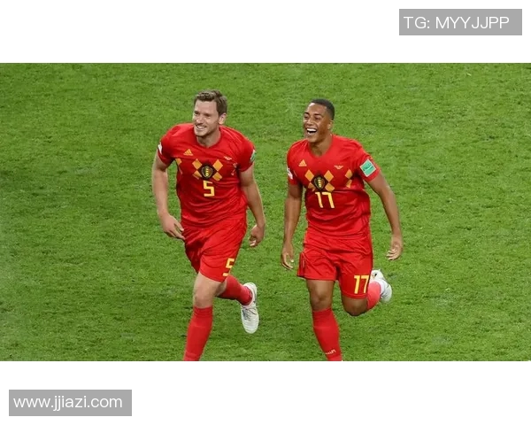 世界杯预选赛比利时费斯头球攻门击中横梁